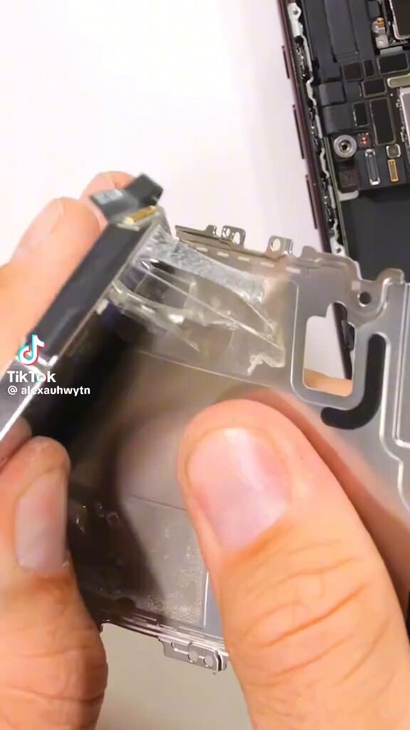 iPhone repair by JerryrigEverything