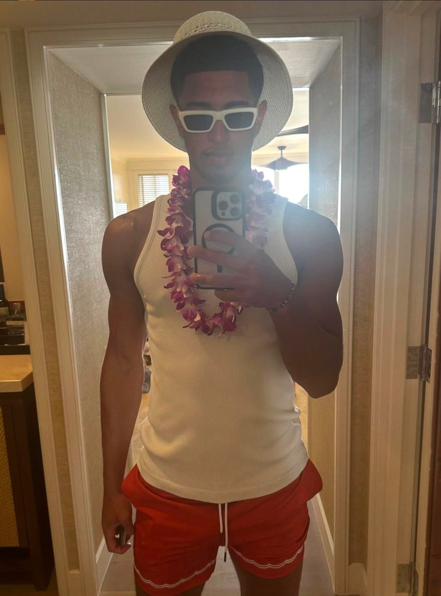 Jude Bellingham Hawaii trip (photo 2 of 4)