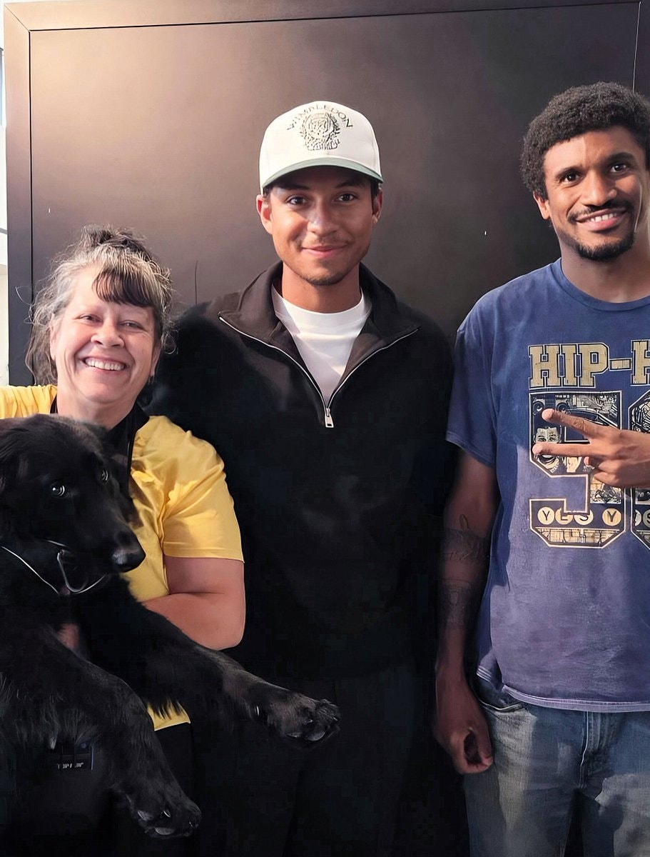Jaafar posing with fans
