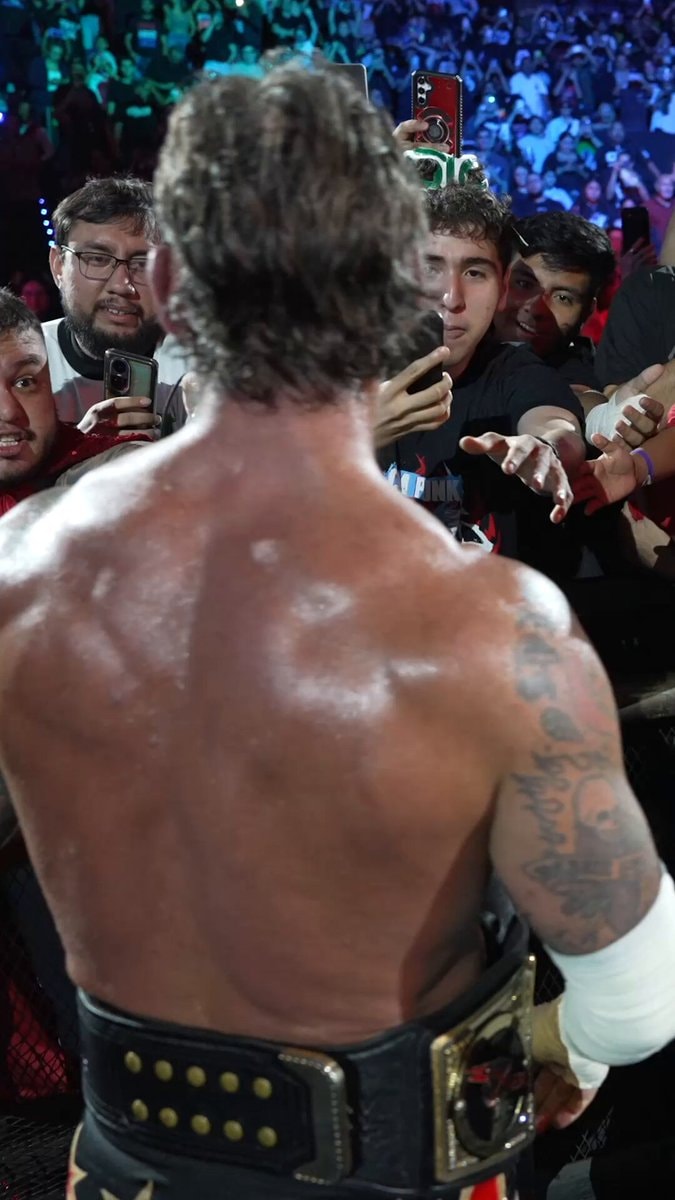 CM Punk fan mask Guadalajara