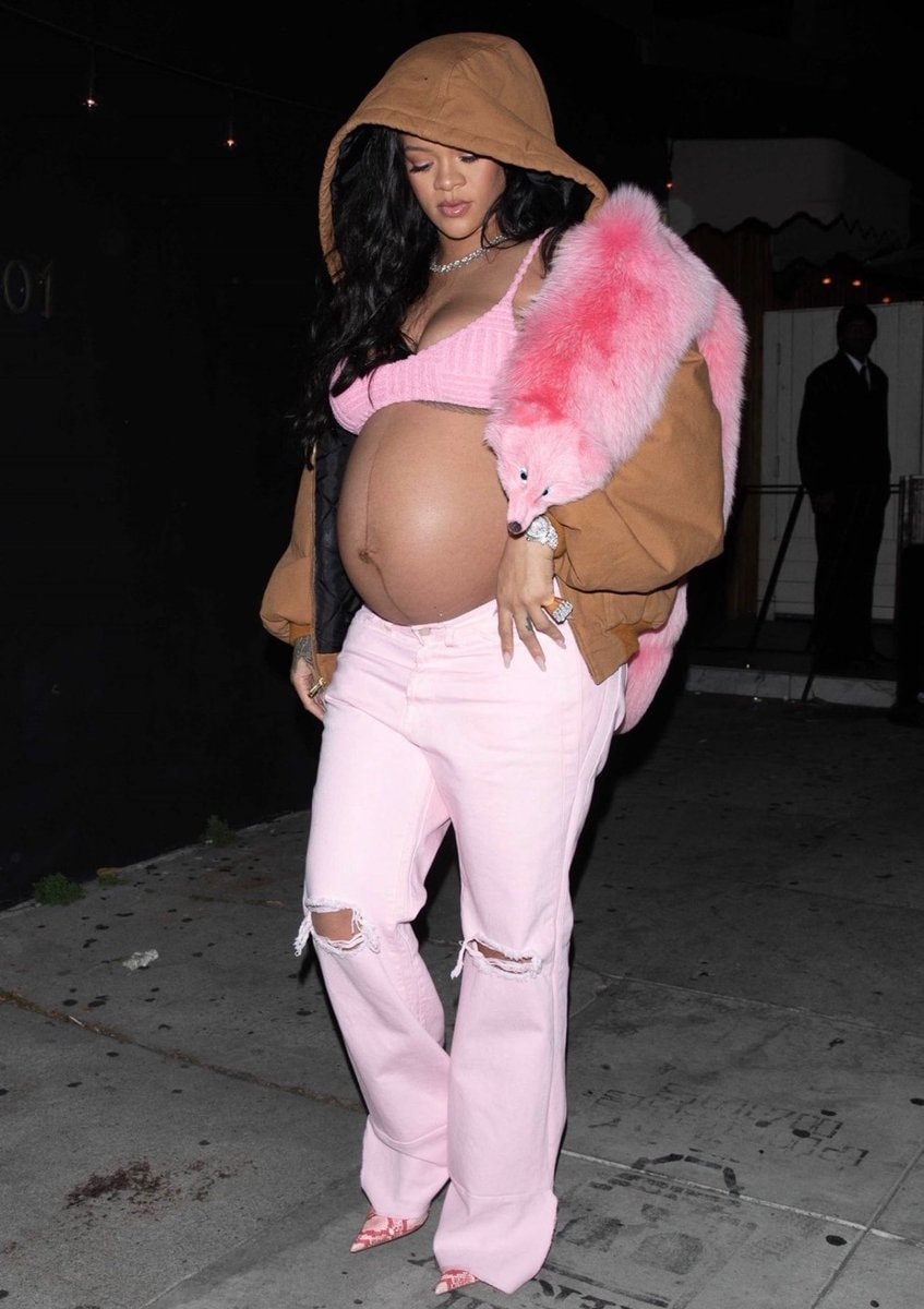 Rih pregnancy looks (photo 1 of 3)
