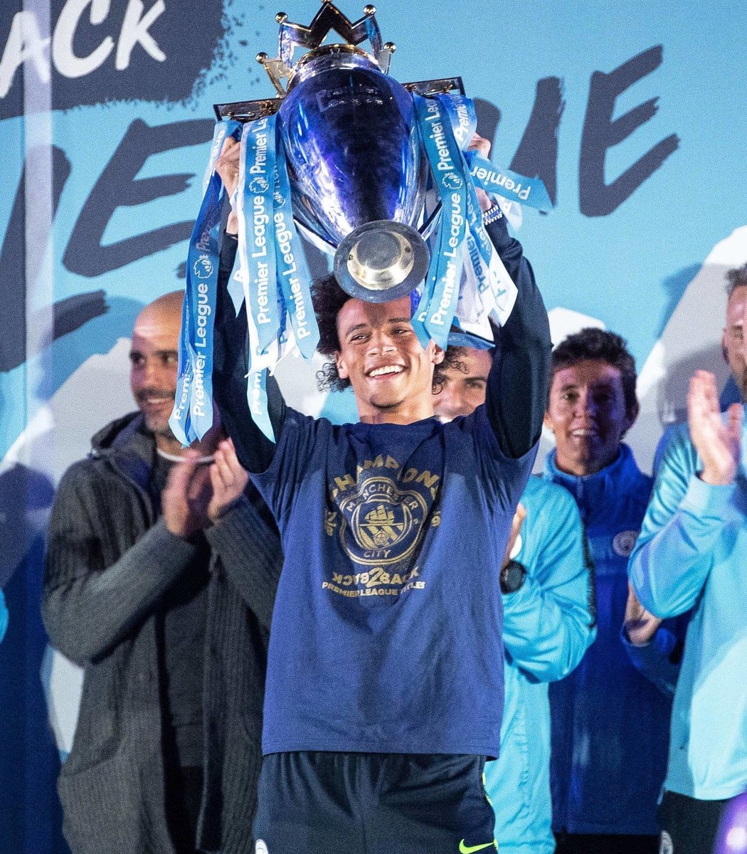 Manchester City FC logo (photo 2 of 2) Manchester City FC logo (photo 2 of 2)