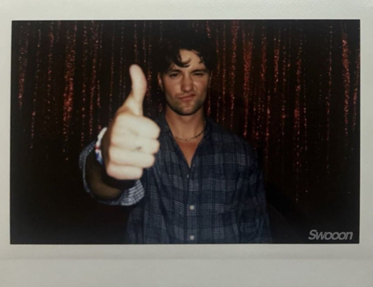 Khobe and Mika new polaroids (photo 2 of 2)