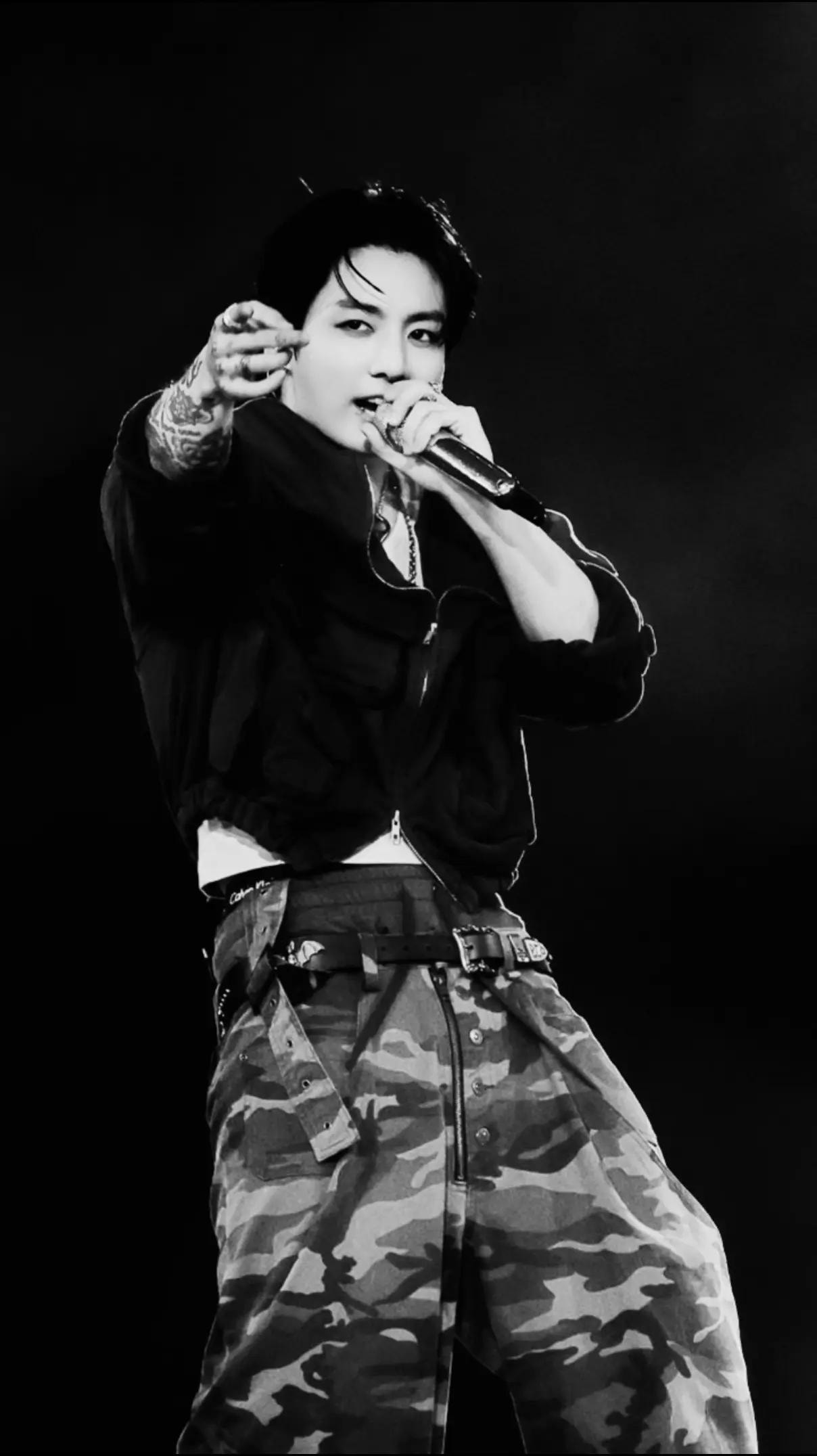 Jungkook intense stage moment (photo 4 of 4)