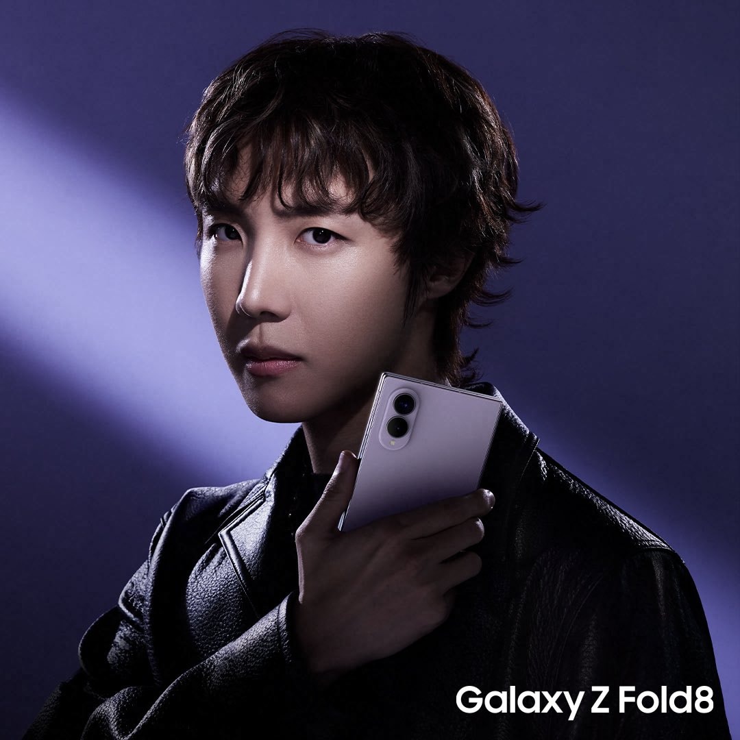 J-Hope Galaxy Z Fold 8 BTS Paris (photo 2 of 2)