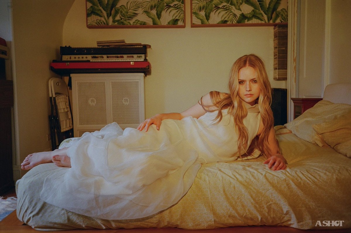 Amélie Hoeferle for @ashotmagazine (photo 4 of 4)