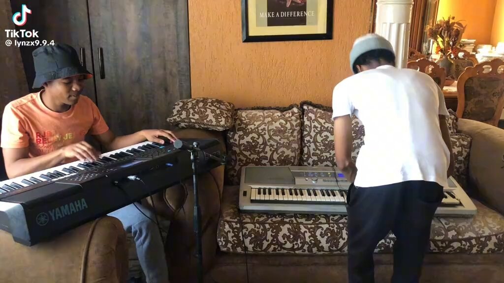 mapianos playing keyboards