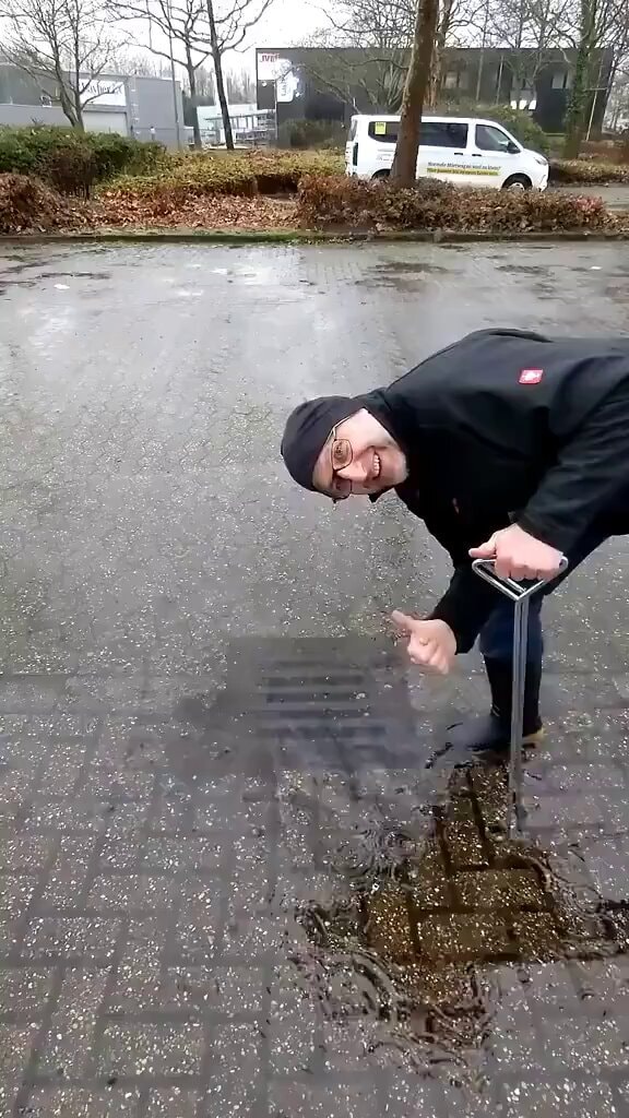 Man saves neighborhood in 10 seconds
