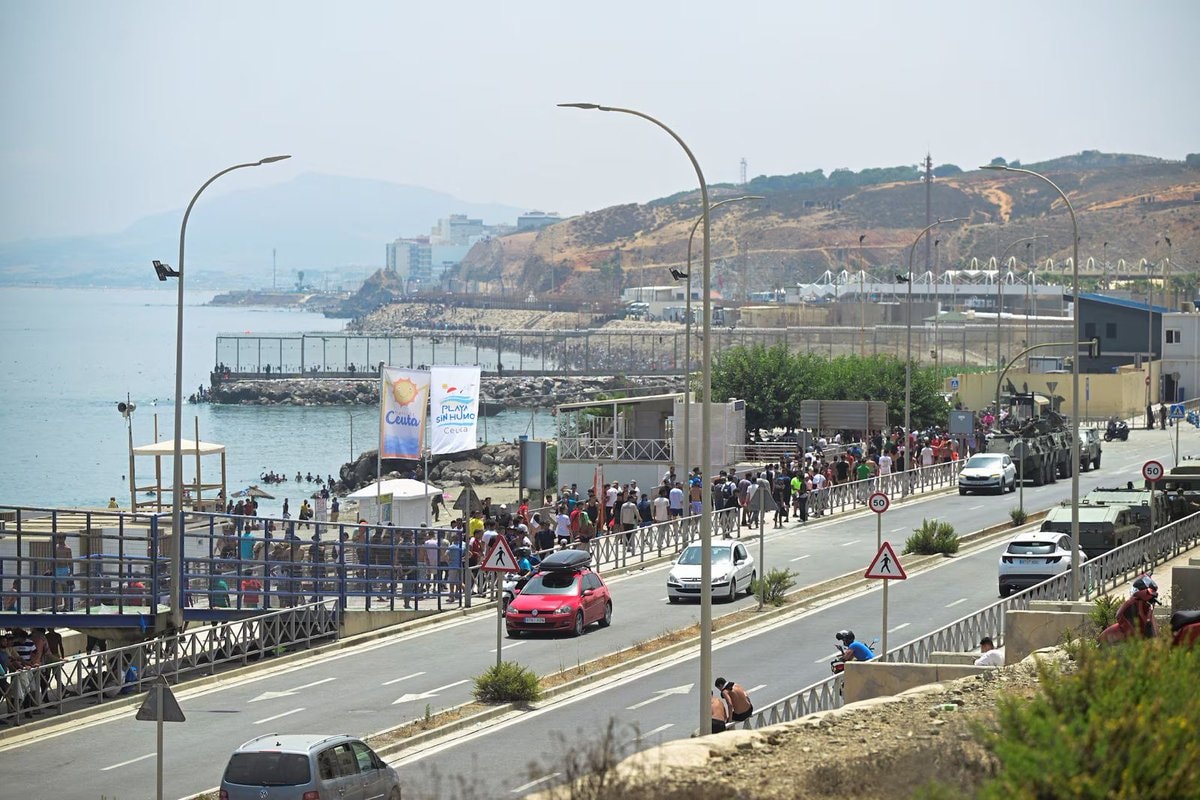 Ceuta border surge trafficking mafias (photo 3 of 4)
