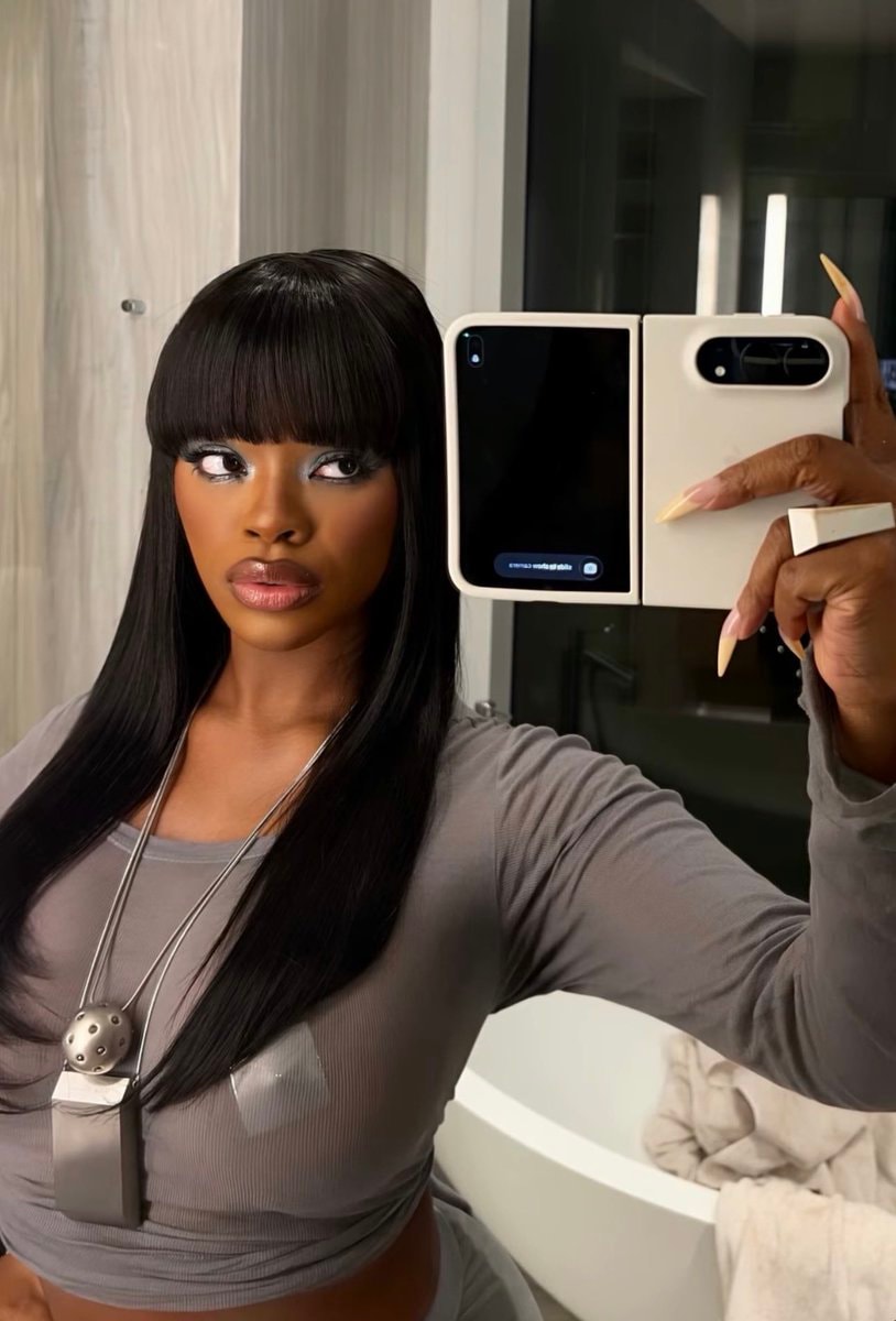 JT iPhone Duo selfie