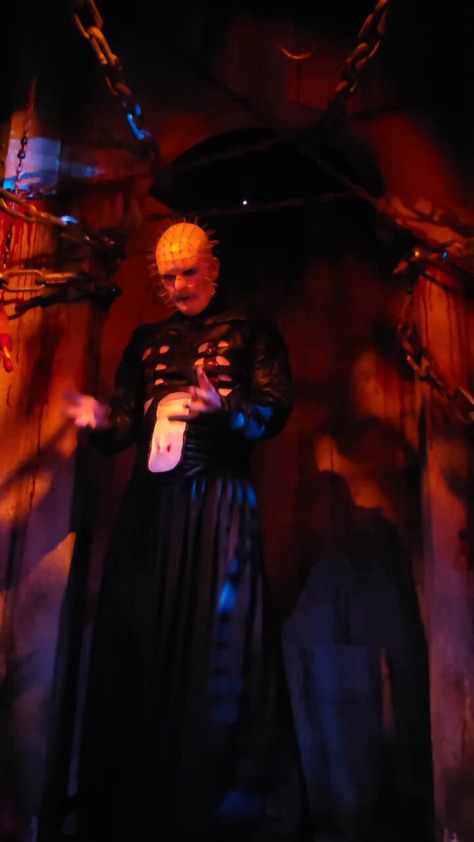 Pinhead HELLRAISER maze Halloween Horror Nights Orlando