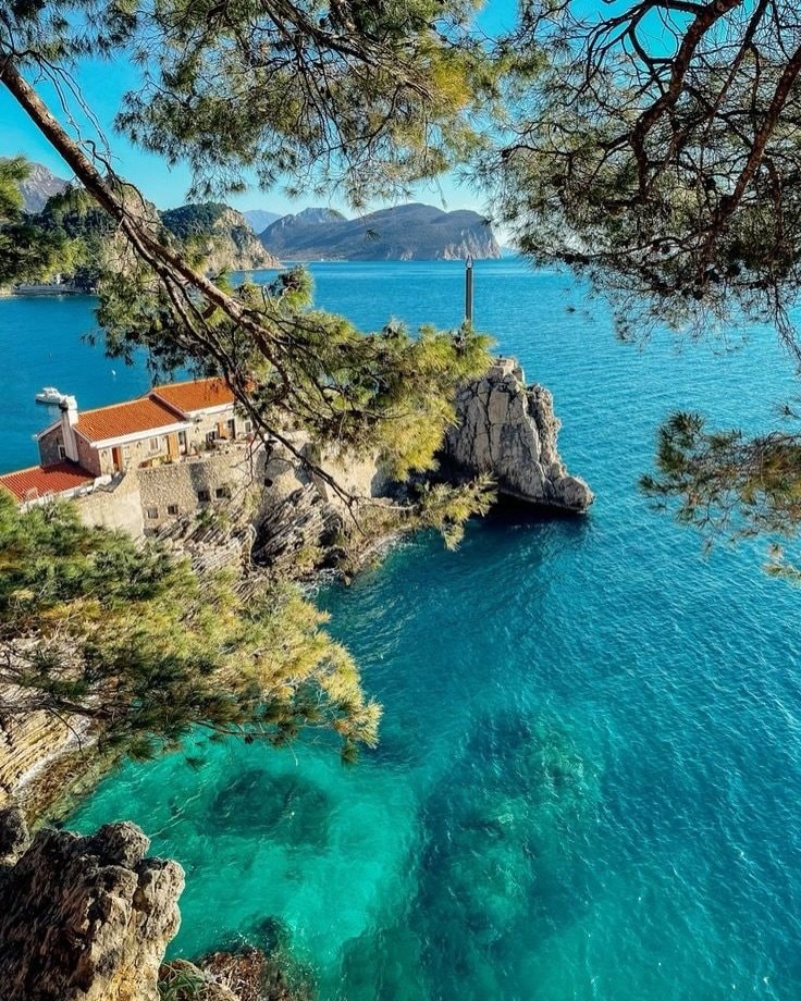 Montenegro island scenery (photo 2 of 4)