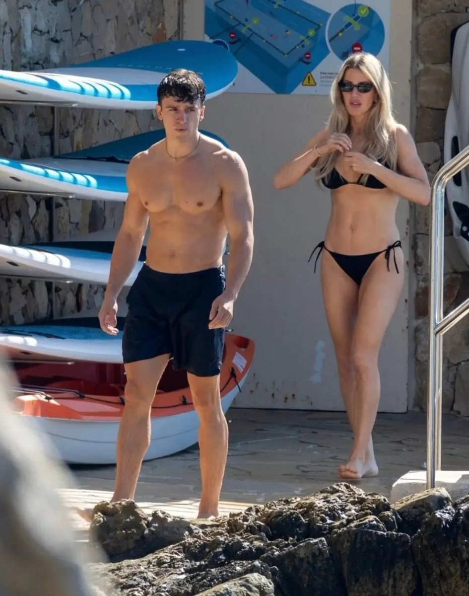 Ellie Goulding and Beau Minniear in French Riviera (photo 2 of 3)