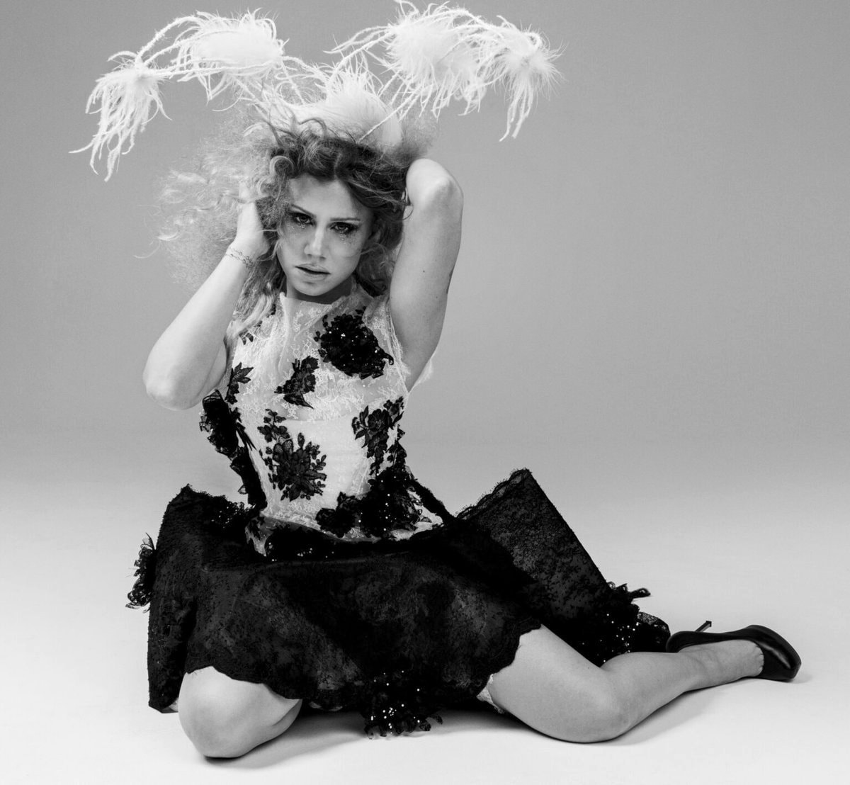 Slayyyter V Magazine cover (photo 2 of 2)