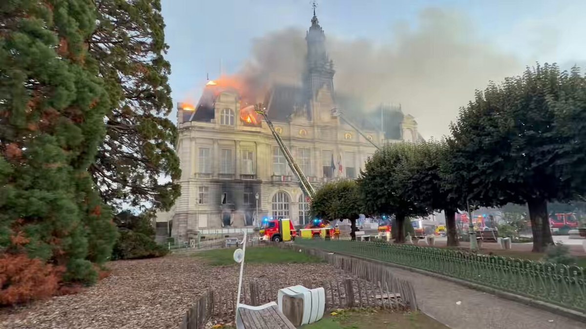 Limoges town hall fire