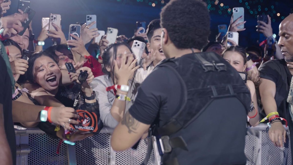 The Weeknd fan faints in Indonesia