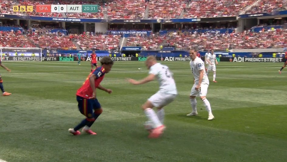 Lamine Yamal nutmegs twice in 2 minutes (photo 2 of 2)