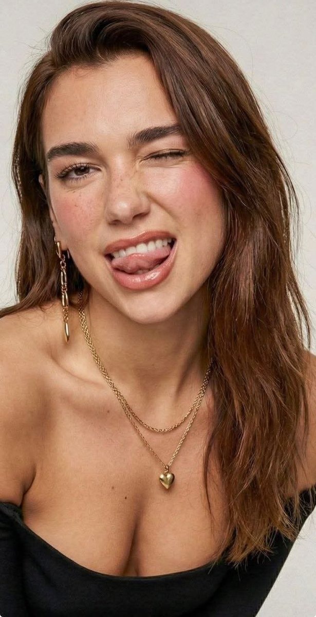 Dua Lipa candid moments (photo 4 of 4)