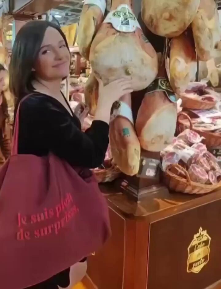 Woman who left Islam eats ham Woman who left Islam eats ham