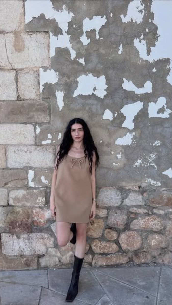 Hazar Ergüçlü new social media photos (photo 2 of 2)