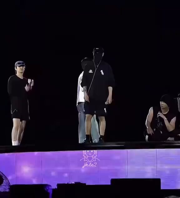 Jungkook Para Para dance