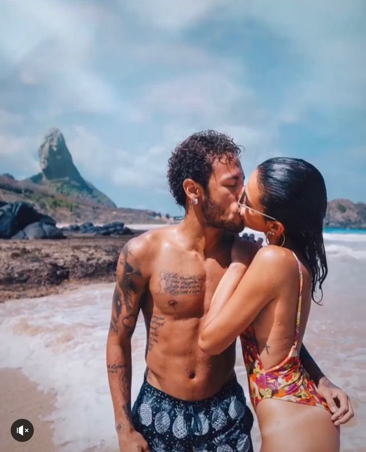 Neymar Jr dating history (photo 2 of 2)