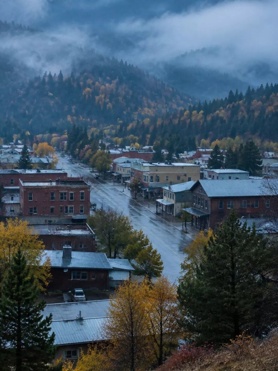 Oregon street scene (photo 2 of 2)