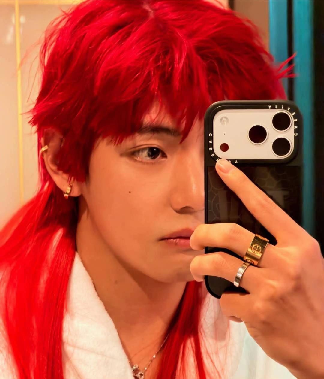 taehyung mirror selfie