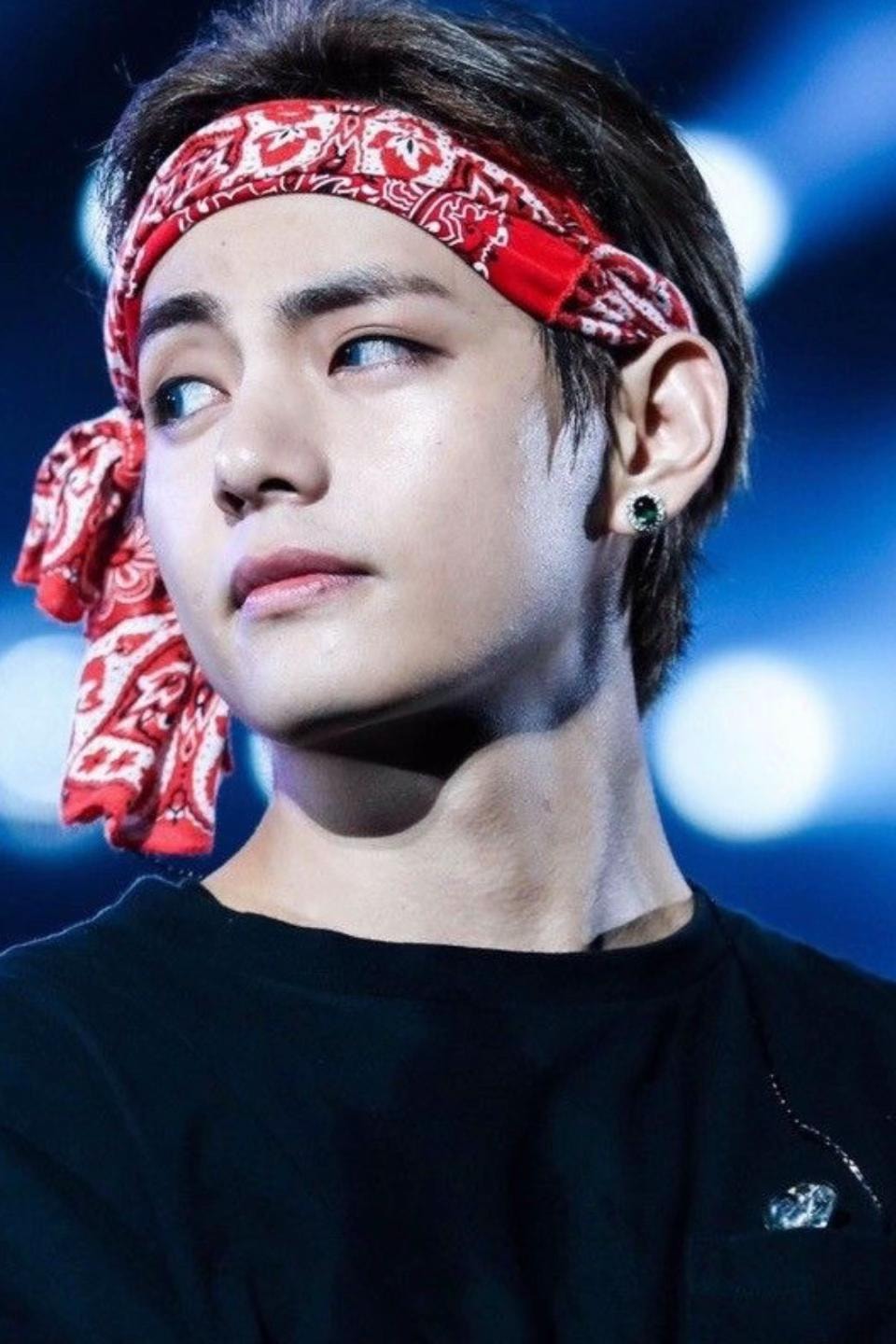 taehyung mirror selfie (photo 2 of 4)