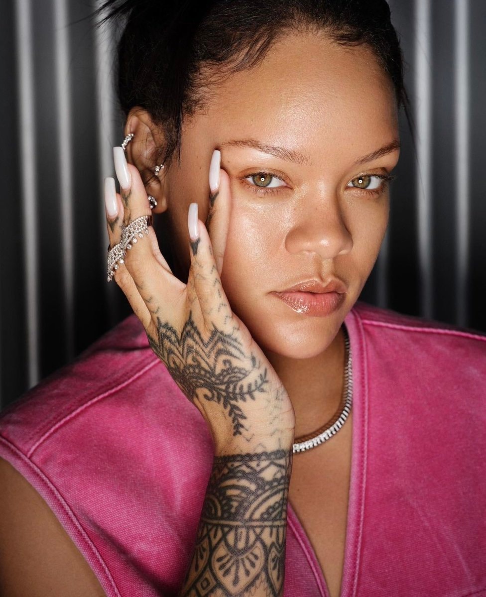 Rihanna Fenty Skin 2023 (photo 3 of 3)