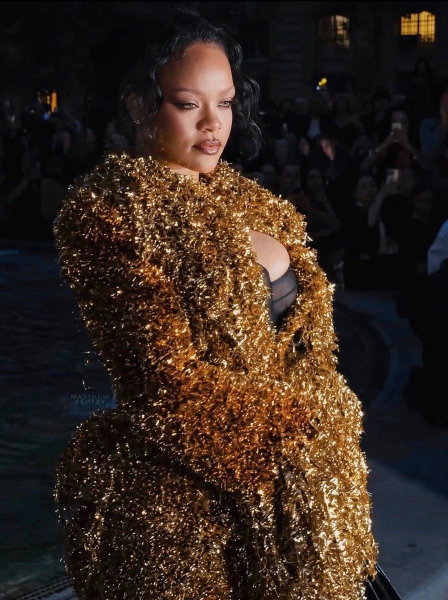 Rihanna gold outfit moment