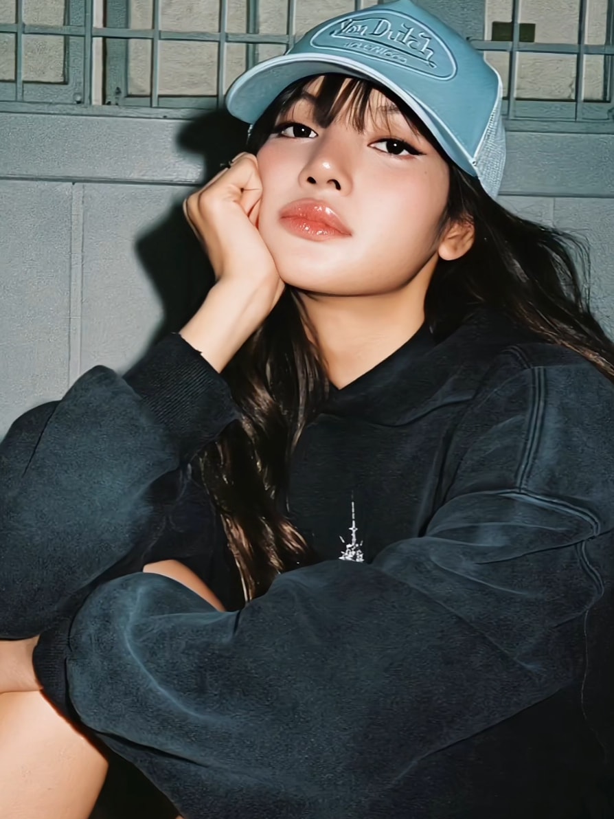 Lisa LLOUD Von Dutch photos