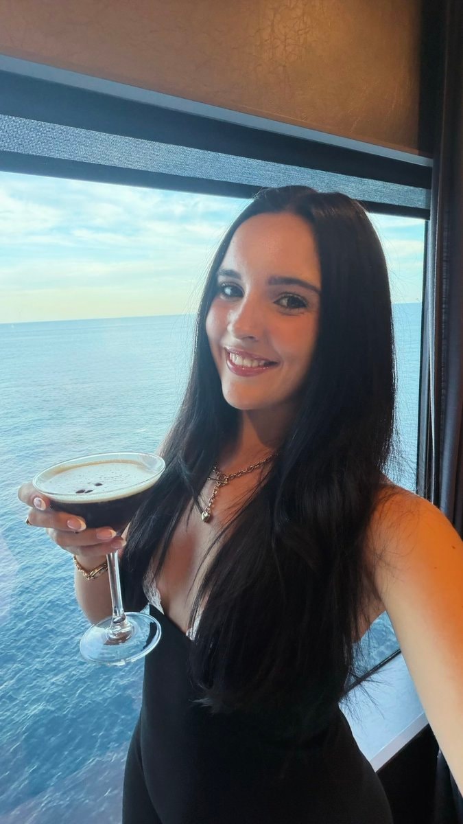 Elle Mulvaney mirror selfie (photo 2 of 2)