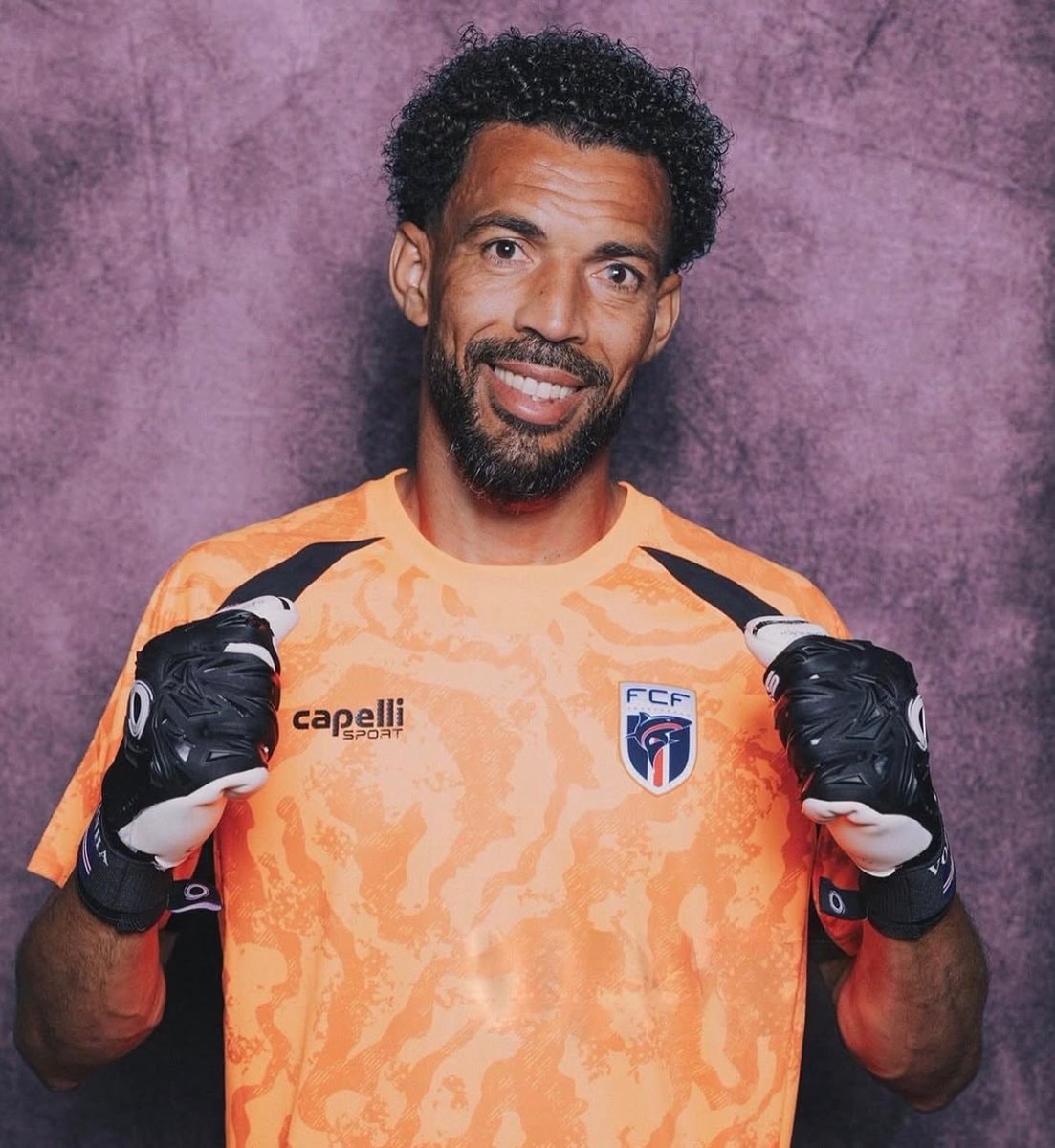 Vozinha most-followed goalkeeper (photo 1 of 2)