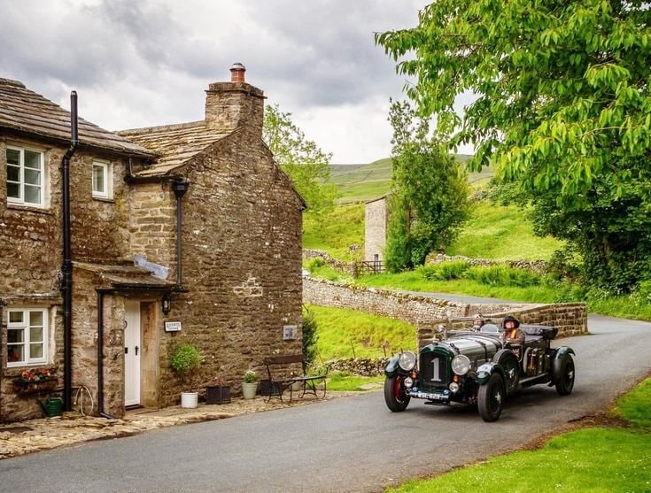Cotswolds England village (photo 3 of 4)