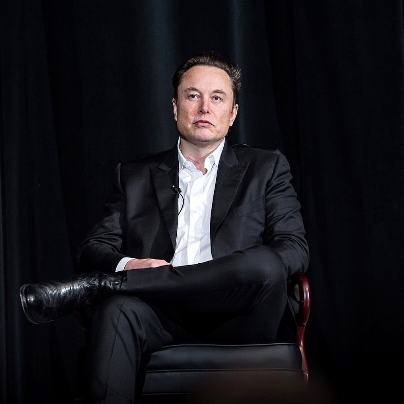 Elon Musk Optimus robots surgeons