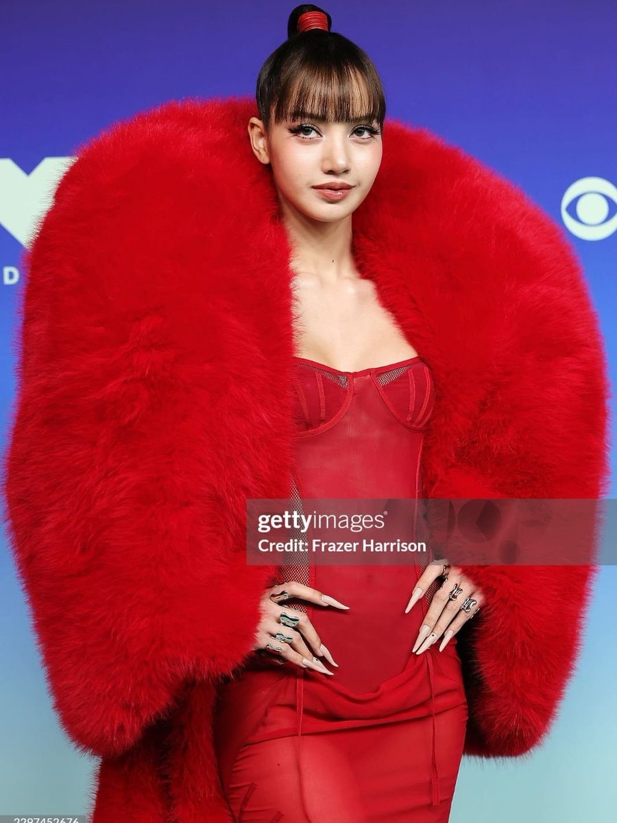 LISA at the VMAs (photo 2 of 2)