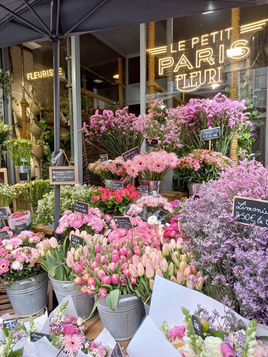 Pink tulips at the market (photo 2 of 3)