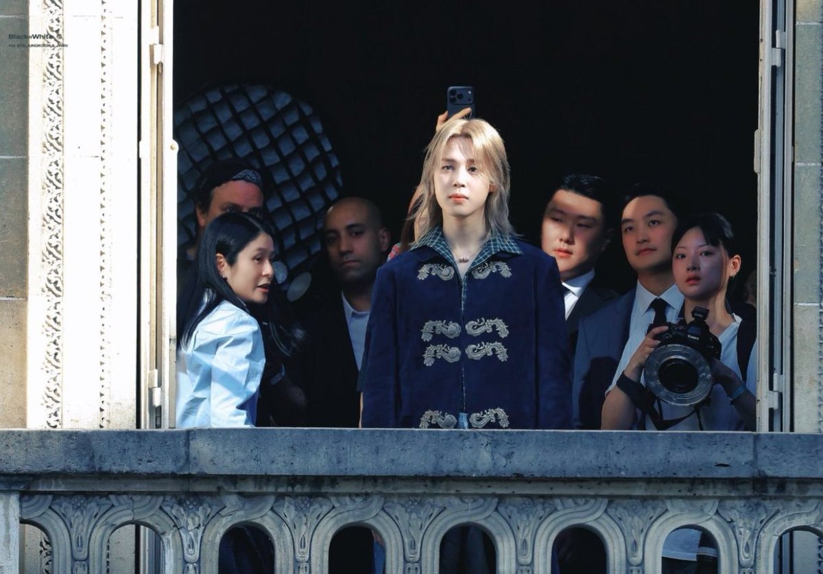 Jimin Paris Fashion Week MIV $2.5M (photo 2 of 2)
