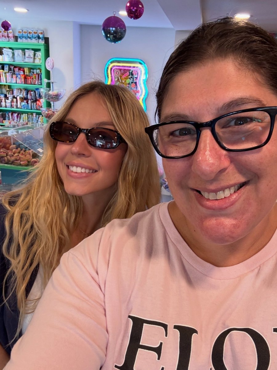 Sydney Sweeney with fans (photo 2 of 2)