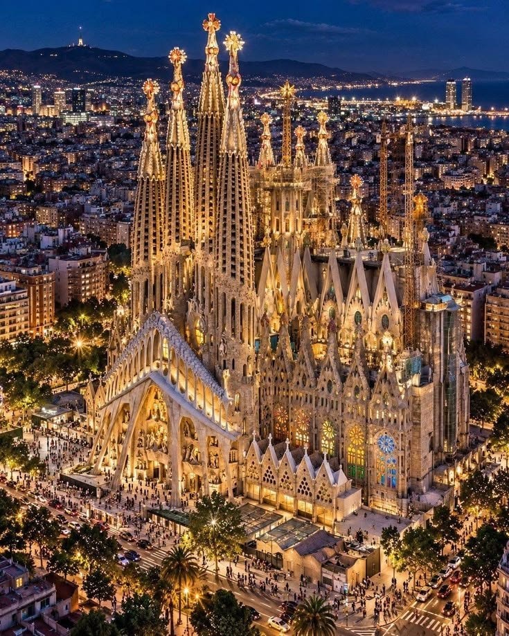 Sagrada Familia Barcelona at night