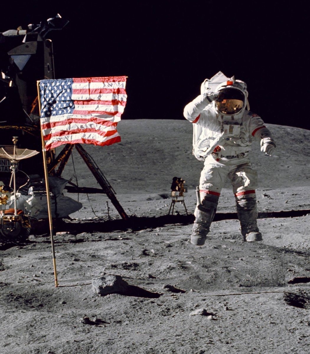 Jeff Bezos on Moon return (photo 2 of 2)