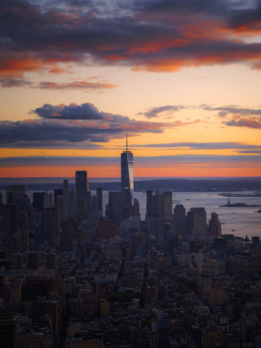 New York City twilight skyline (photo 3 of 4)