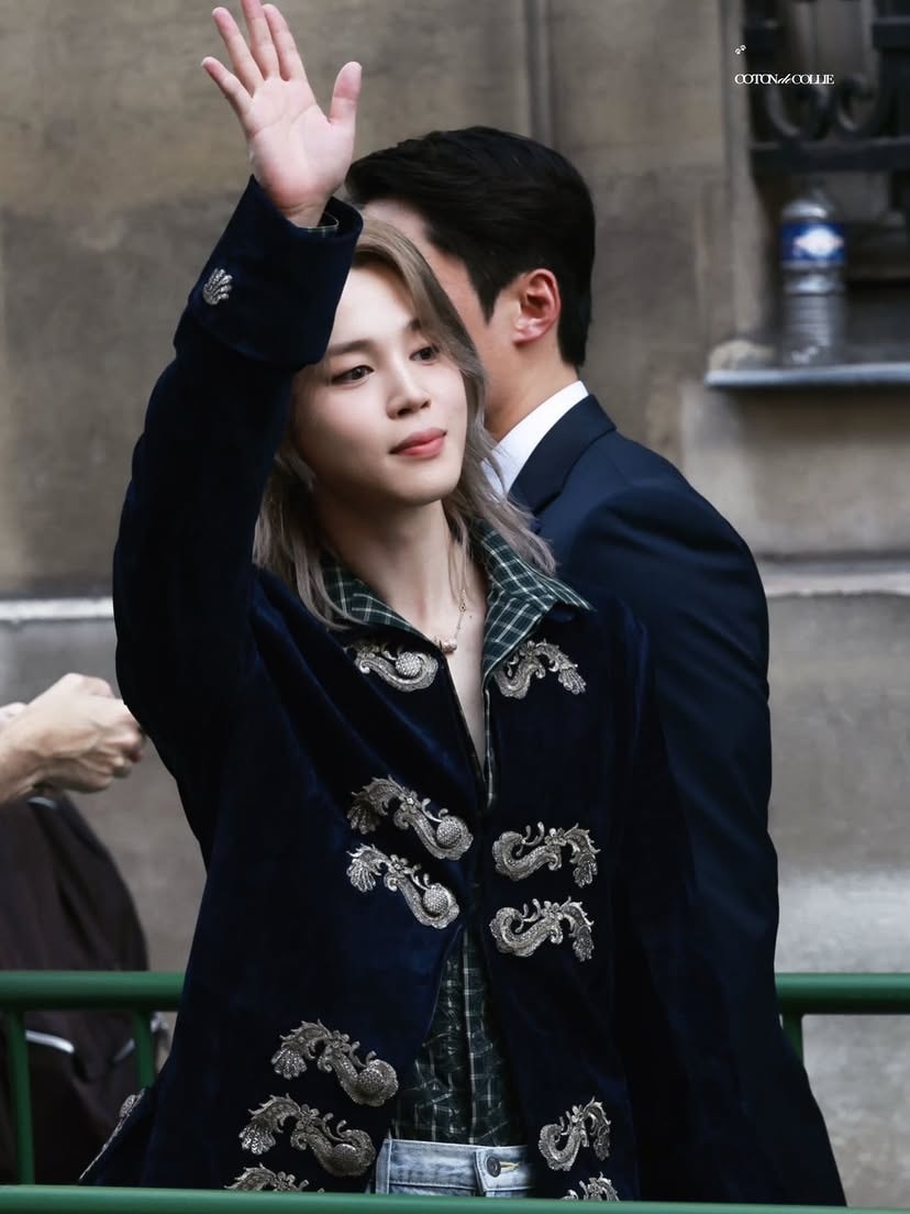 Jimin Dior Paris balcony moment (photo 3 of 4)