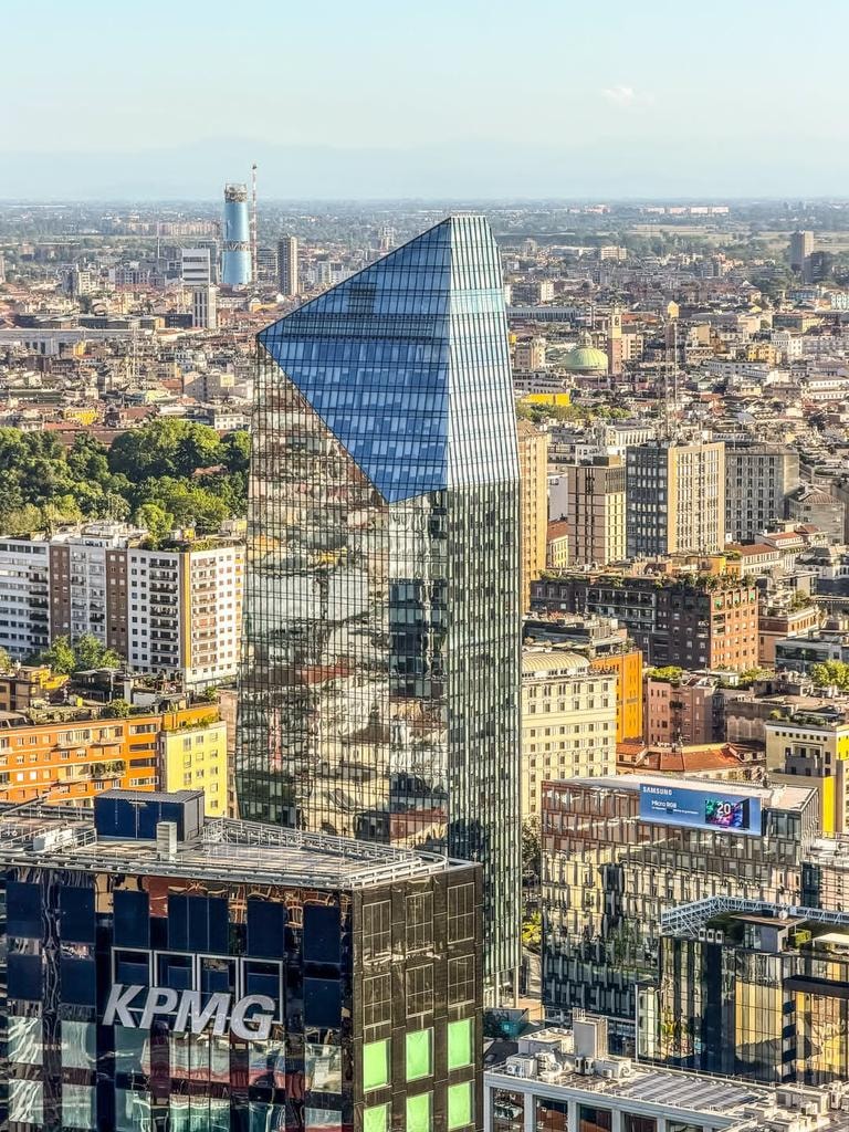 Milan Italy cityscape (photo 2 of 3)