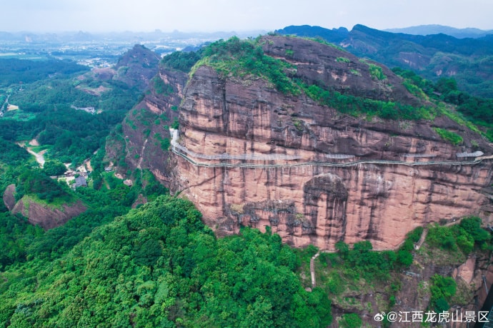Longhu Mountain bamboo rafts (photo 3 of 4)