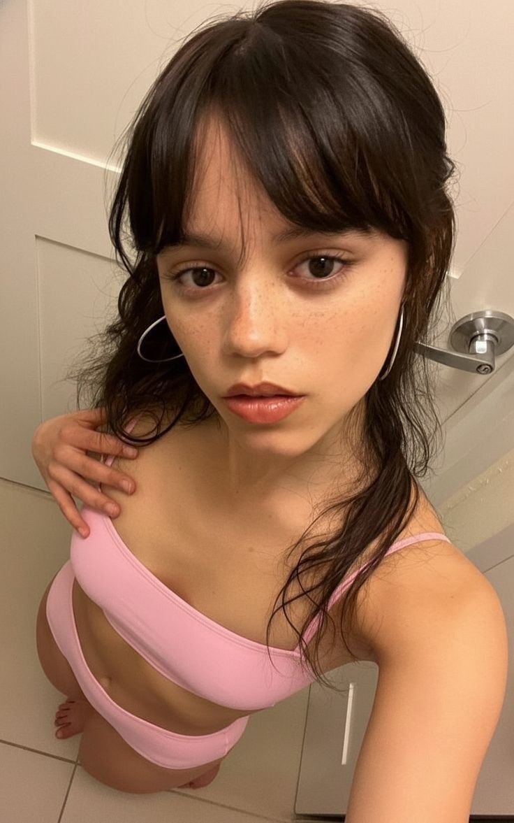 Jenna Marie Ortega Wednesday breakout star (photo 2 of 2)