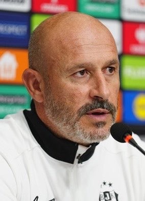 Ümit Özat on Italiano