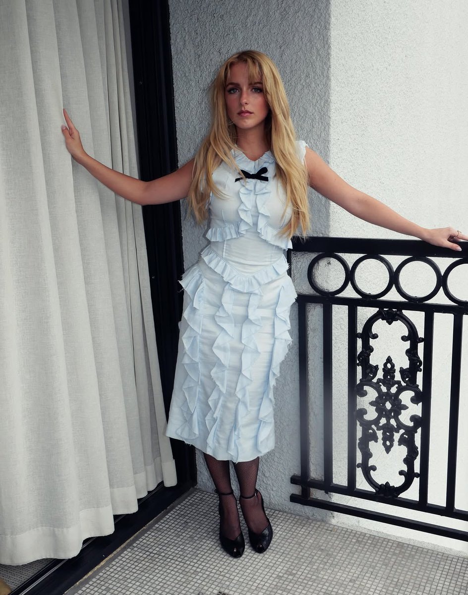 Mckenna Grace on balcony (photo 2 of 4)