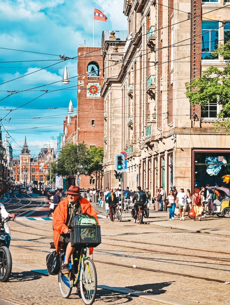 Amsterdam canal scene (photo 4 of 4)